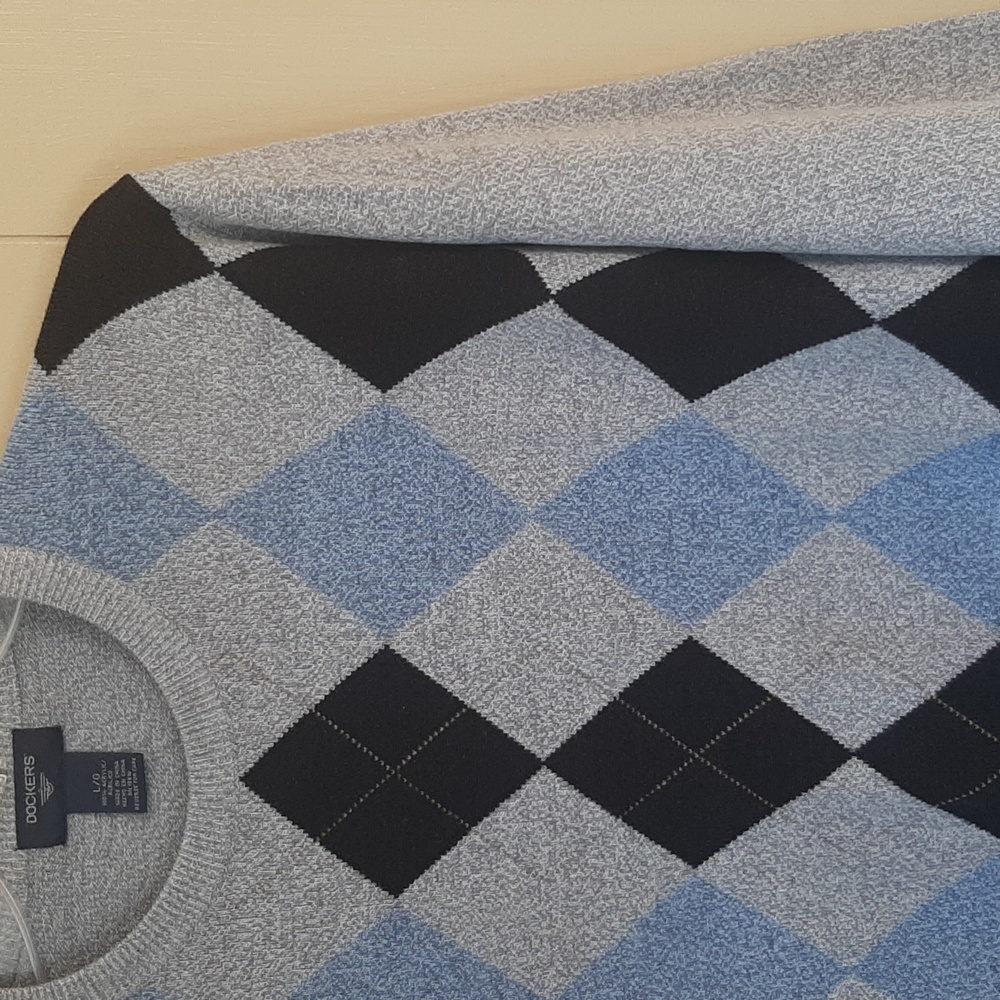 Dockers Men's Size L Light Gray and Blue Argyle Crewneck Sweater - Picture 4 of 10